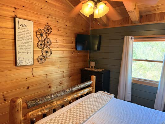 Lonestar Cabin in Hocking Hills, photo 44 of the cabin, decks and interior
