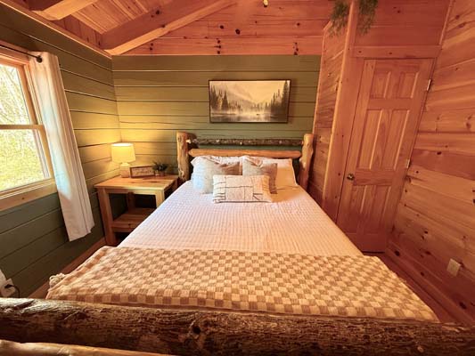 Lonestar Cabin in Hocking Hills, photo 41 of the cabin, decks and interior