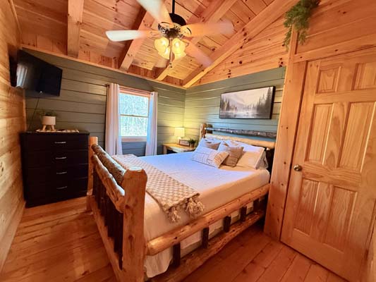 Lonestar Cabin in Hocking Hills, photo 47 of the cabin, decks and interior