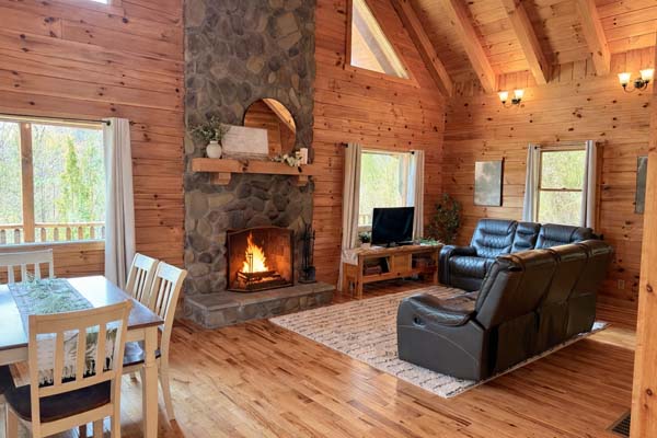 Lonestar Cabin in Hocking Hills, photo 18 of the cabin, decks and interior