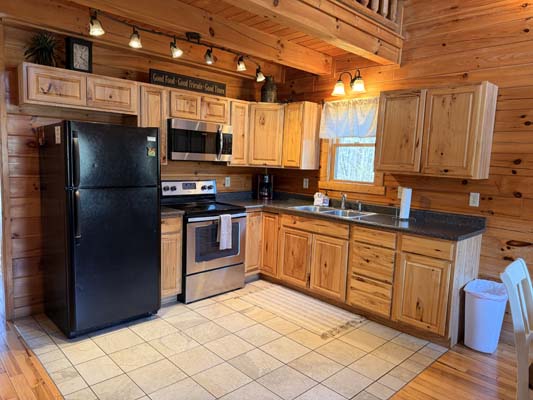 Lonestar Cabin in Hocking Hills, photo 22 of the cabin, decks and interior