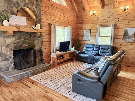 Lonestar Cabin in Hocking Hills, photo 27 of the cabin, decks and interior