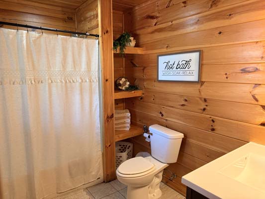 Lonestar Cabin in Hocking Hills, photo 53 of the cabin, decks and interior