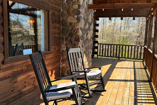 Lonestar Cabin in Hocking Hills, photo 11 of the cabin, decks and interior