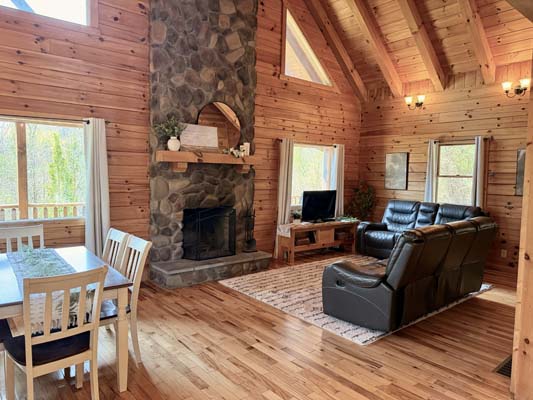 Lonestar Cabin in Hocking Hills, photo 31 of the cabin, decks and interior