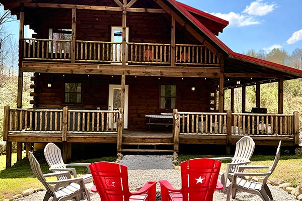 Lonestar Cabin in Hocking Hills, photo 6 of the cabin, decks and interior