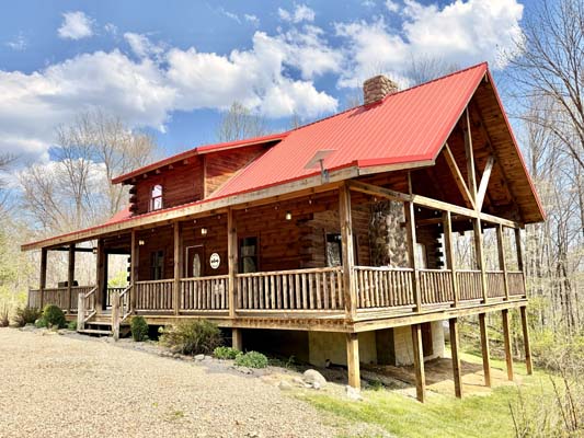 Lonestar Cabin in Hocking Hills, photo 2 of the cabin, decks and interior
